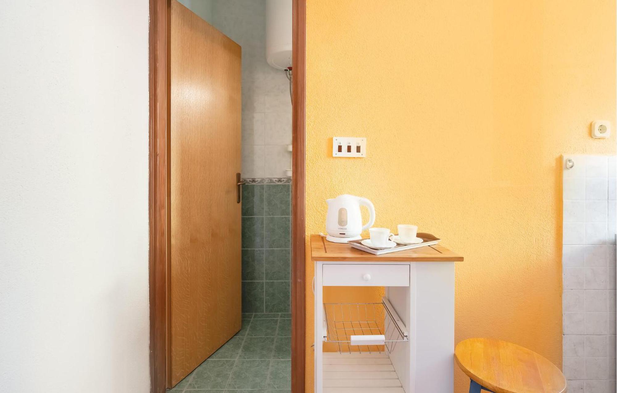 Lovely Apartment In Primosten With Kitchen Ngoại thất bức ảnh